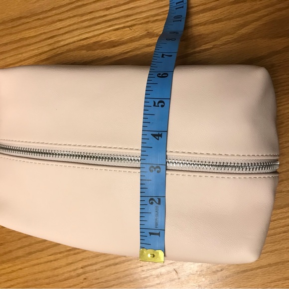 Calvin Klien pouch - Picture 3 of 6